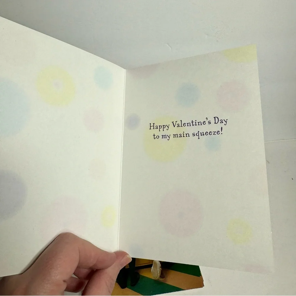 7 Avanti Greeting cards- old couple flirting Holiday: Valentines Day
